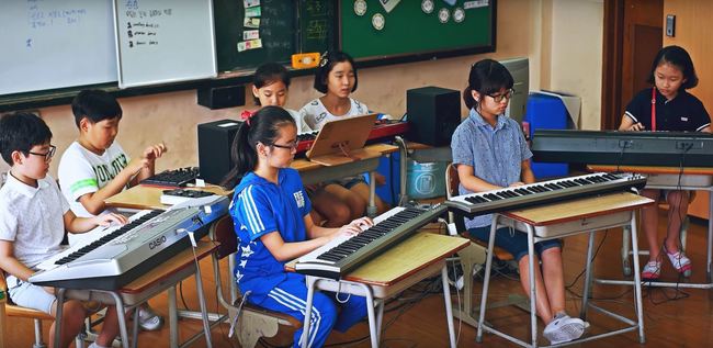 【影】韓小學生電子琴合奏 演繹經典嘻哈歌曲 | 華視新聞