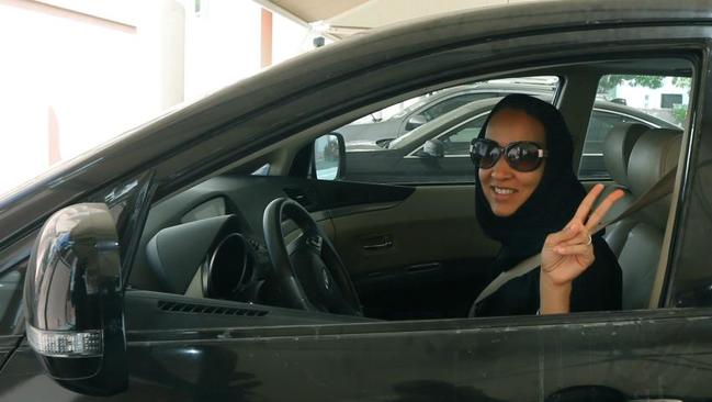 邁向兩性平權 沙國女性可開車上路 | 華視新聞