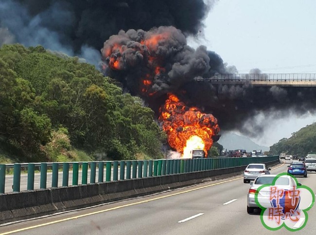 油罐車起火爆炸 國3北上大甲段全線封路 | 華視新聞