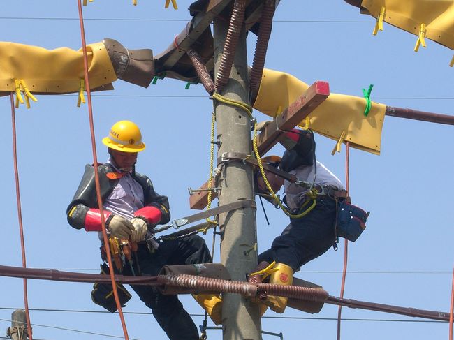電纜故障新北中和3454戶停電 台電持續搶修中 | 華視新聞