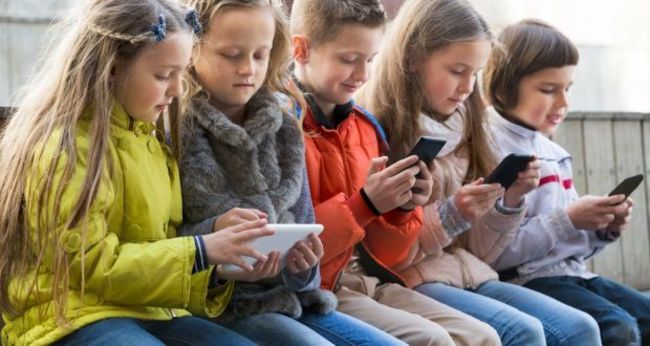 近視風險增! 幼童手機使用率超過4成 | 華視新聞