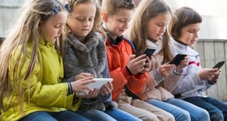 近視風險增! 幼童手機使用率超過4成