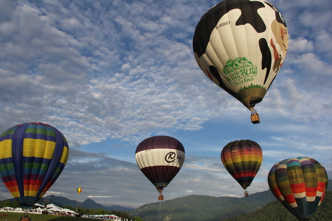 台東熱氣球嘉年華 今年已10萬人到訪 | 華視新聞