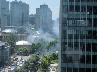 美大使館爆炸案北京稱"爆竹爆燃" 中網友:在拜年?