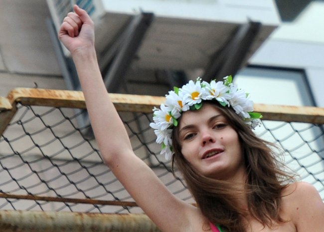 女權團體"FEMEN"創辦人輕生 年僅31歲 | 華視新聞
