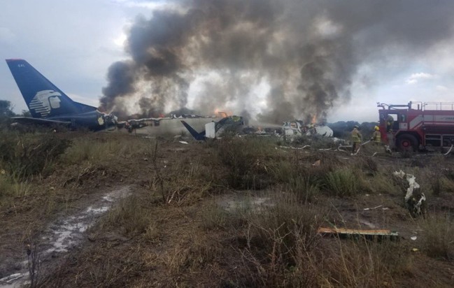 墨西哥班機墜毀 無人死亡約80傷 | 華視新聞