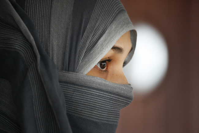 丹麥面紗禁令第一鍘 穆斯林女子遭罰 | 華視新聞