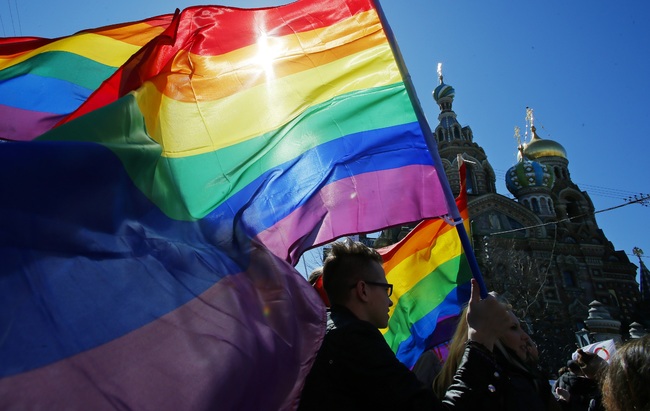 倡導LGBT權益 30示威者遭俄警方強押上車 | 華視新聞