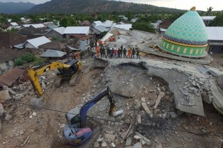 印尼強震死亡人數暴增達347人 16萬人無家可歸