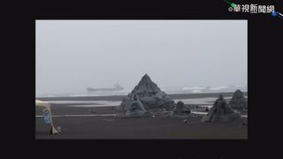 【影】雨彈狂炸南台灣! 旗津外海5貨輪擱淺