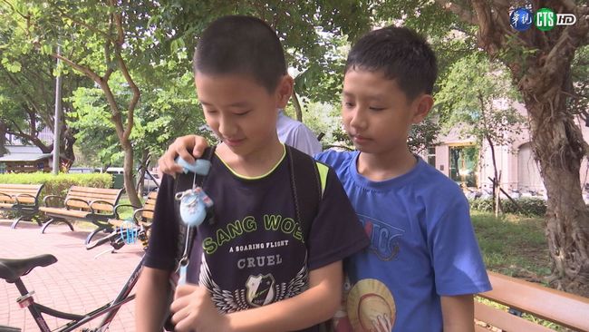 【晚間搶先報】北市國小全面實施 學童配戴防身警報器 | 華視新聞