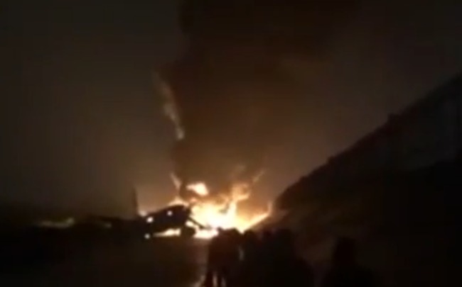 俄國客機降落衝出跑道 起火釀1死18傷 | 華視新聞