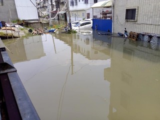 10分鐘大雨! 台南永康中華路淹成河