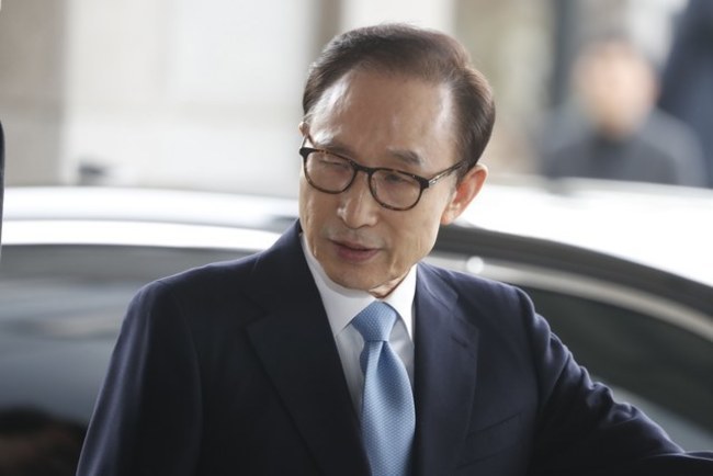 南韓前總統涉貪案 李明博一審遭判15年 | 華視新聞