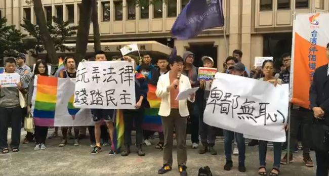 愛家公投辯論出現"假反方" 伴侶盟批中選會包庇 | 華視新聞