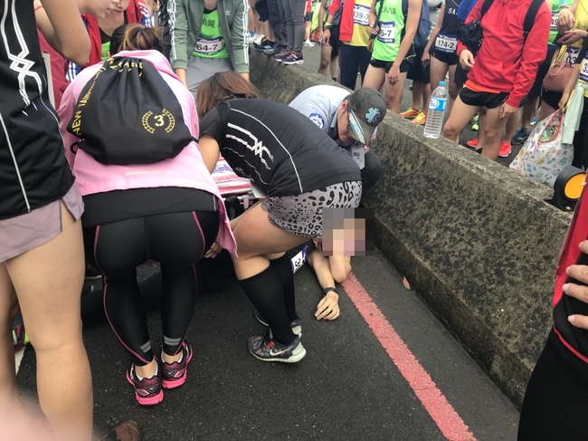 美津濃馬拉松接力賽 男跑者交棒後昏厥 | 華視新聞