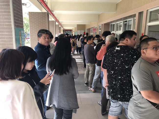 快訊／中選會:"下午4點前已到達投票所都可投票" | 華視新聞
