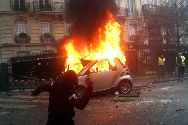 巴黎大暴動 「黃背心」不滿馬克宏改革 | 華視新聞