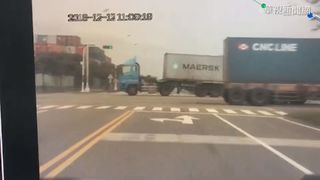 【午間搶先報】貨櫃司機闖紅燈 戴口罩遮酒氣被逮