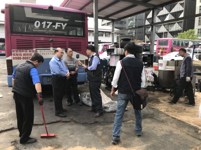 客運停車場漏油污染 北市環保局開罰 | 華視新聞
