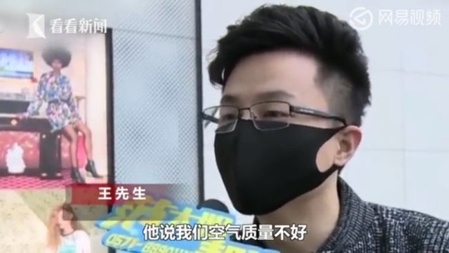 中男子買名牌包竟褪色 LV:中國空氣品質不好 | 華視新聞