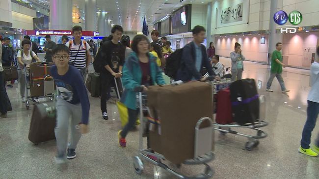 首例! 行李後到查獲豬肉 中國旅客恐遭驅逐出境 | 華視新聞