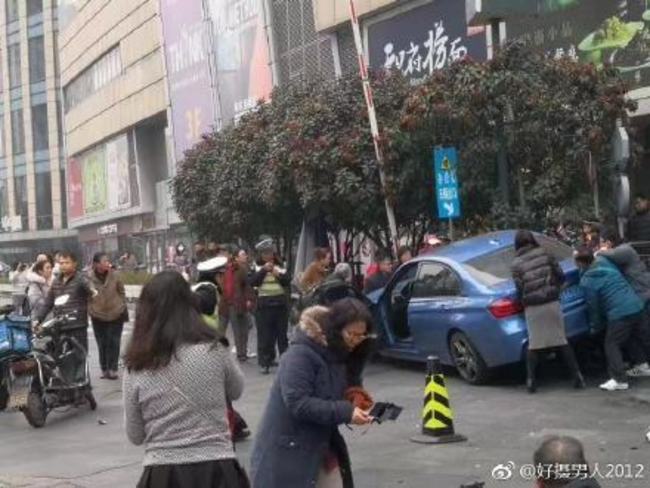 快訊》台雄獅旅行團在上海遭車撞 1死9傷 | 華視新聞