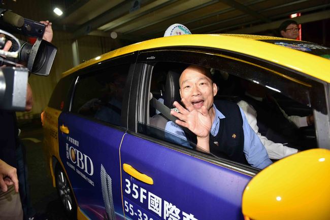 探訪計程車產業 韓國瑜要推「車資行動支付」 | 華視新聞
