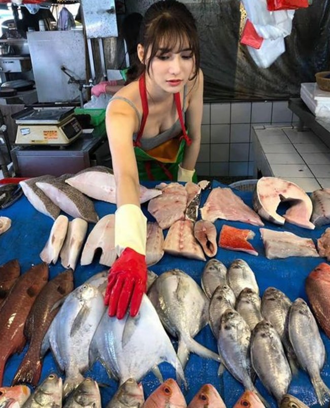 最美魚販女神 網友:突然想吃魚 | 華視新聞