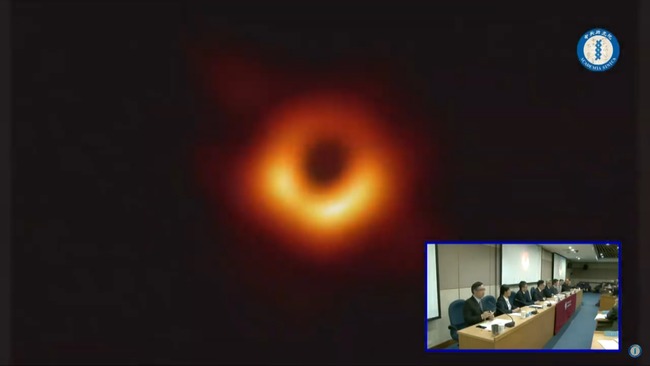 最新》人類史上第一次 黑洞真實照片曝光 | 華視新聞