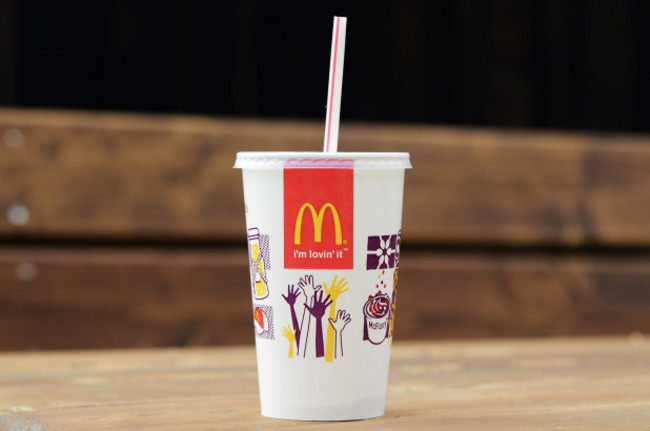 麥當勞響應減塑政策 明日起逐步禁用塑膠吸管 | 華視新聞