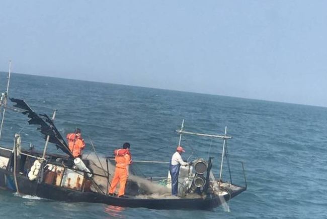 中國漁船非法越界捕魚 馬祖海巡查扣押解 | 華視新聞