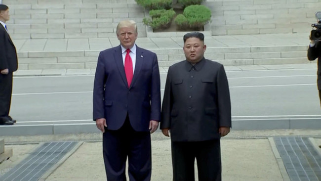 首位美總統踏上北韓 川普見金正恩跨越38度線 | 華視新聞