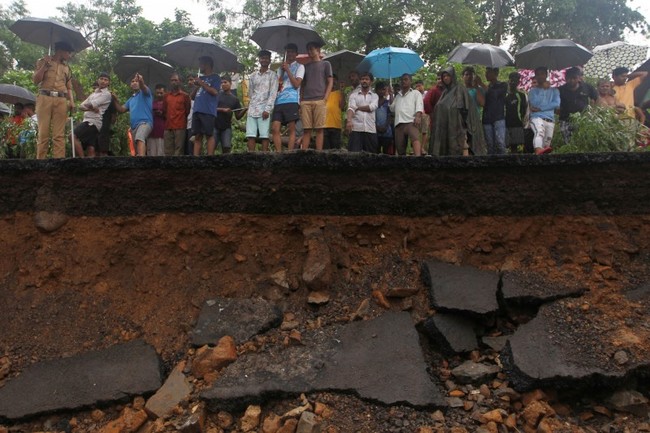 孟買暴雨圍牆倒塌 釀27死69人傷 | 華視新聞