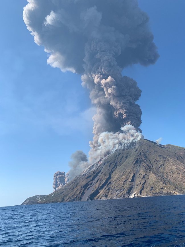 人間煉獄！義大利火山爆發 已知1人死亡 | 華視新聞