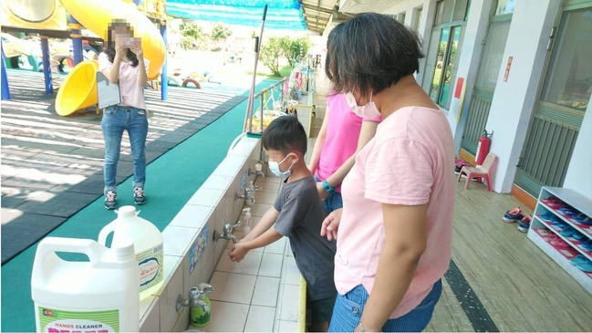 台南爆首例腸病毒重症 7歲童手抖無力 | 華視新聞