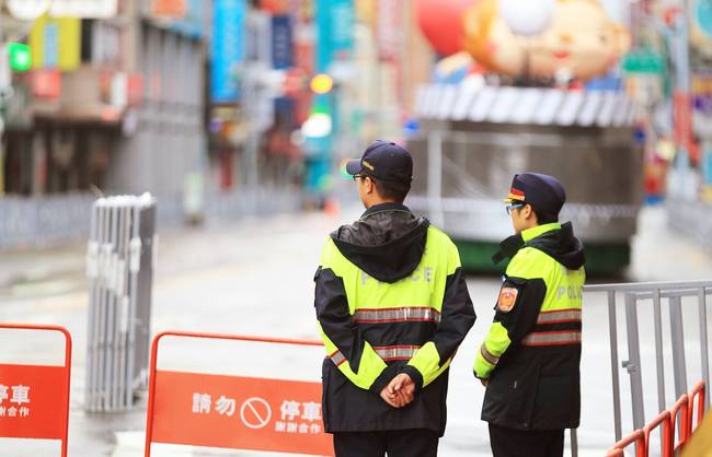 男子買玩具槍扮警察行搶 遭判4到5年徒刑 | 華視新聞