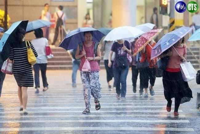 【更新】帶傘出門！ 17縣市豪大雨特報 | 華視新聞