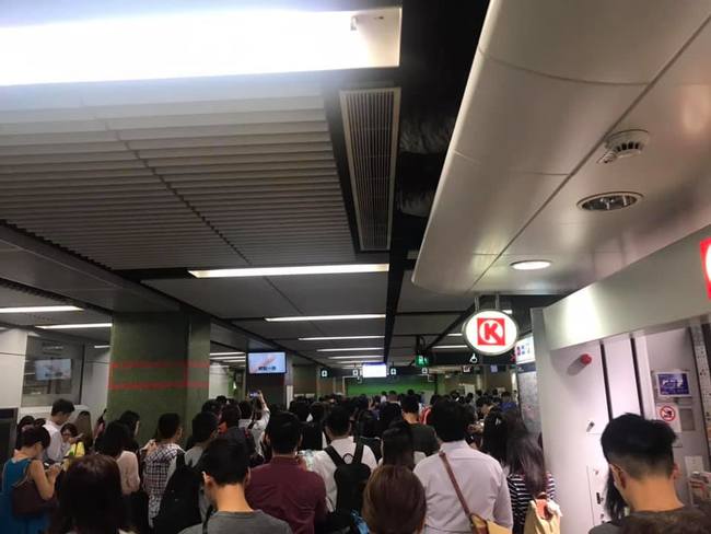 反送中》香港市民發起"不合作運動" 港鐵觀塘線列車受阻 | 華視新聞