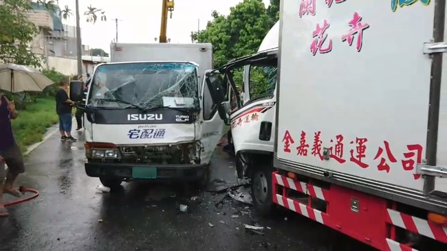嘉義山路貨車對撞 2駕駛受困駕駛座 | 華視新聞
