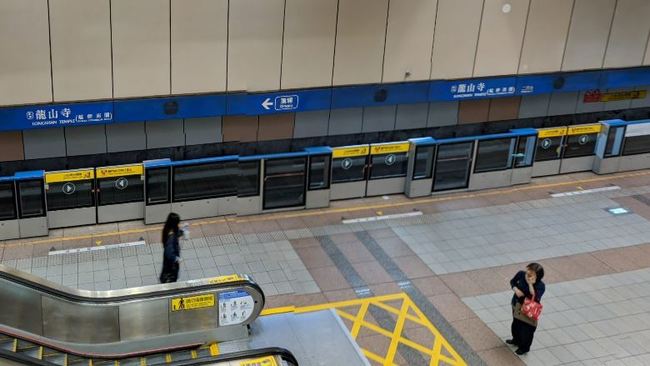 板南線列車異常 900乘客龍山寺站換車 | 華視新聞