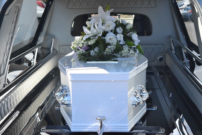 墨國夫婦領回夭折嬰 開棺只見滿滿垃圾 | 華視新聞