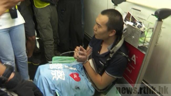 機場襲擊《環時》記者 19歲港男保釋被拒 | 華視新聞