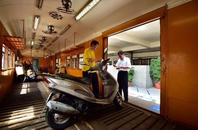 台鐵機車託運邁入歷史 9月起正式停辦 | 華視新聞