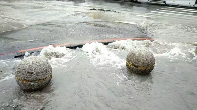 水狂湧！中市台灣大道自來水管爆裂 | 華視新聞