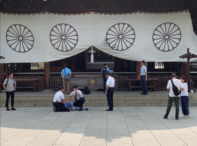 突襲靖國神社潑墨 中國男當場被逮！ | 華視新聞