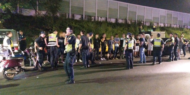 20青少年深夜聚集 3分鐘後警察來了 | 華視新聞
