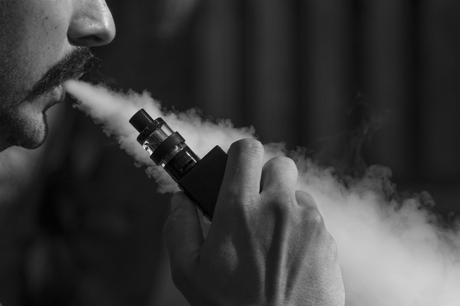 全美肺病已8人死亡 沃爾瑪宣布停售電子煙！ | 華視新聞