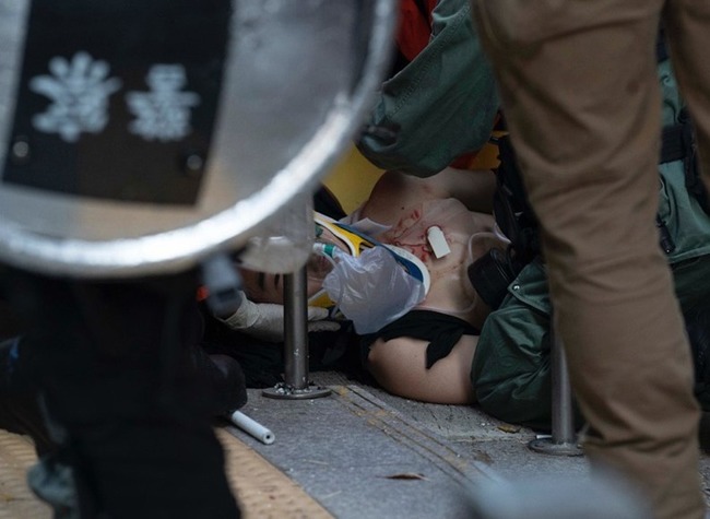 反送中》不滿港警實彈開槍 數百人校外靜坐聲援 | 華視新聞