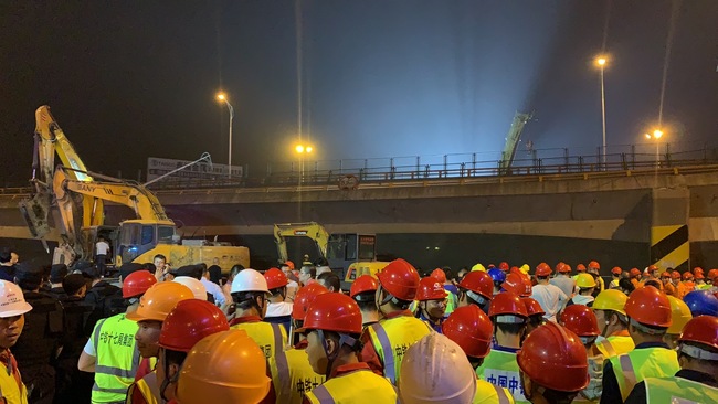 中國國道高架倒塌釀3死2傷 官方稱原因為貨車「嚴重超載」 | 華視新聞